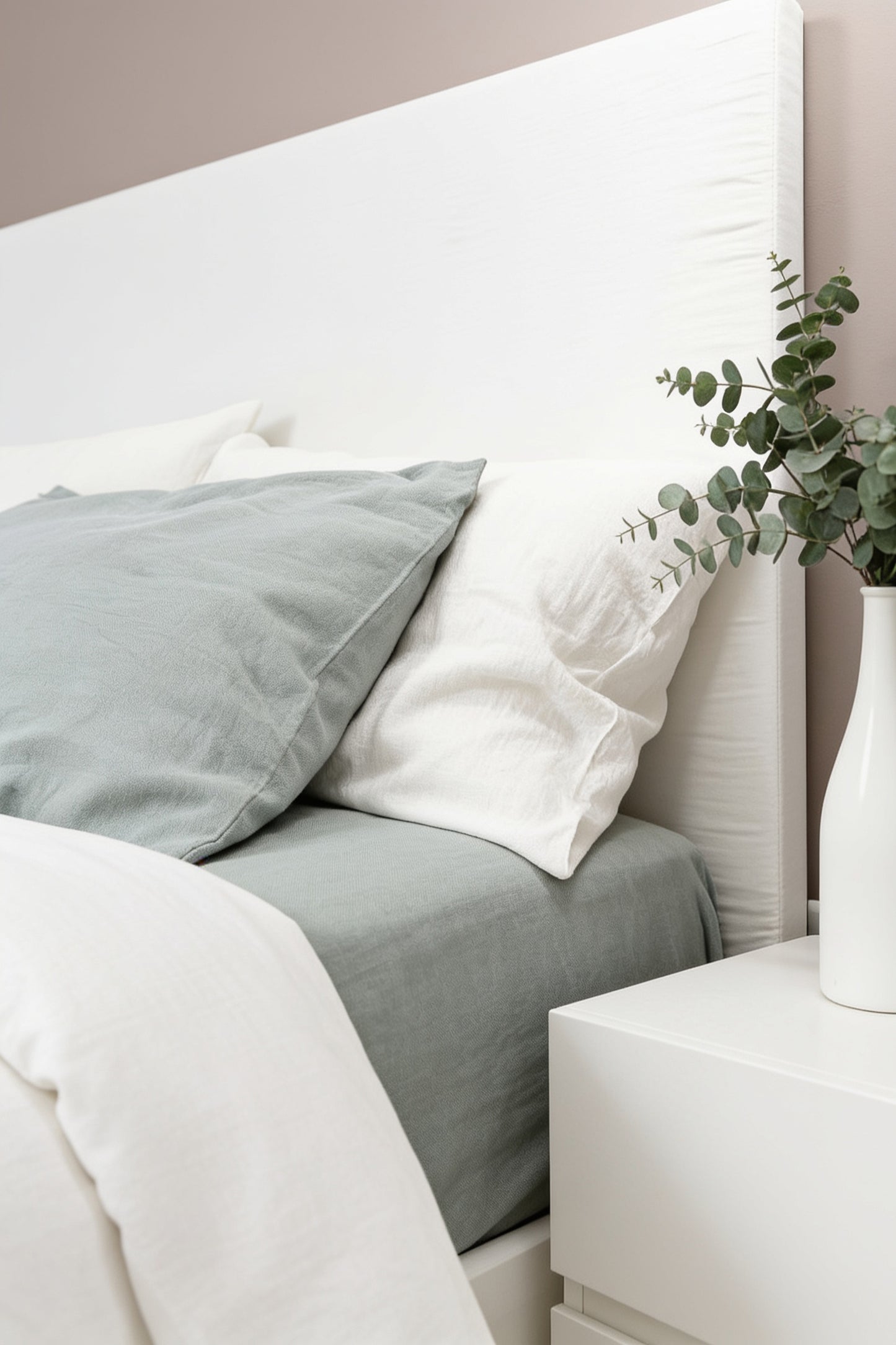 Linen fitted sheet in Mint Green