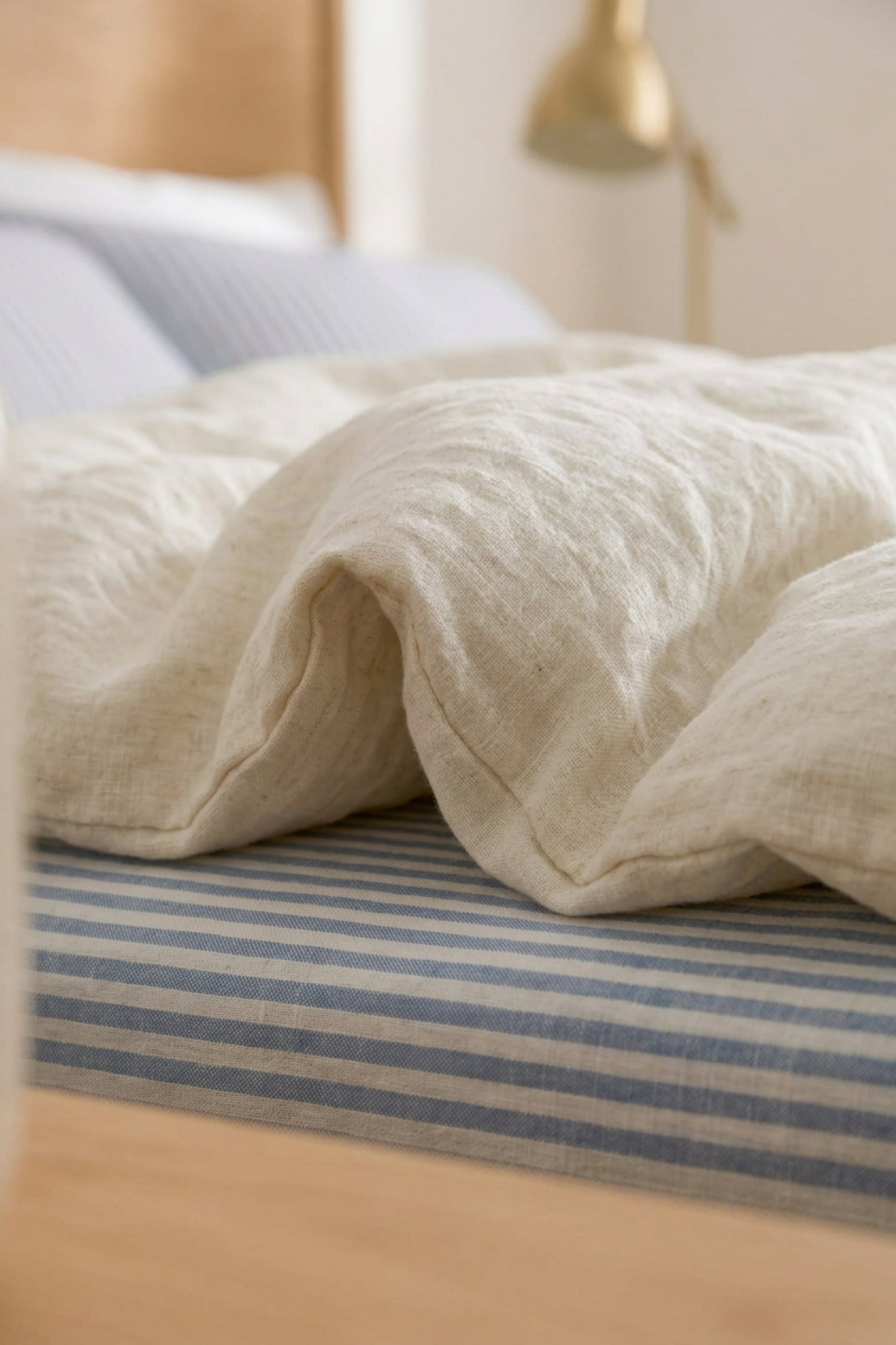 Linen fitted sheet in Blue Striped