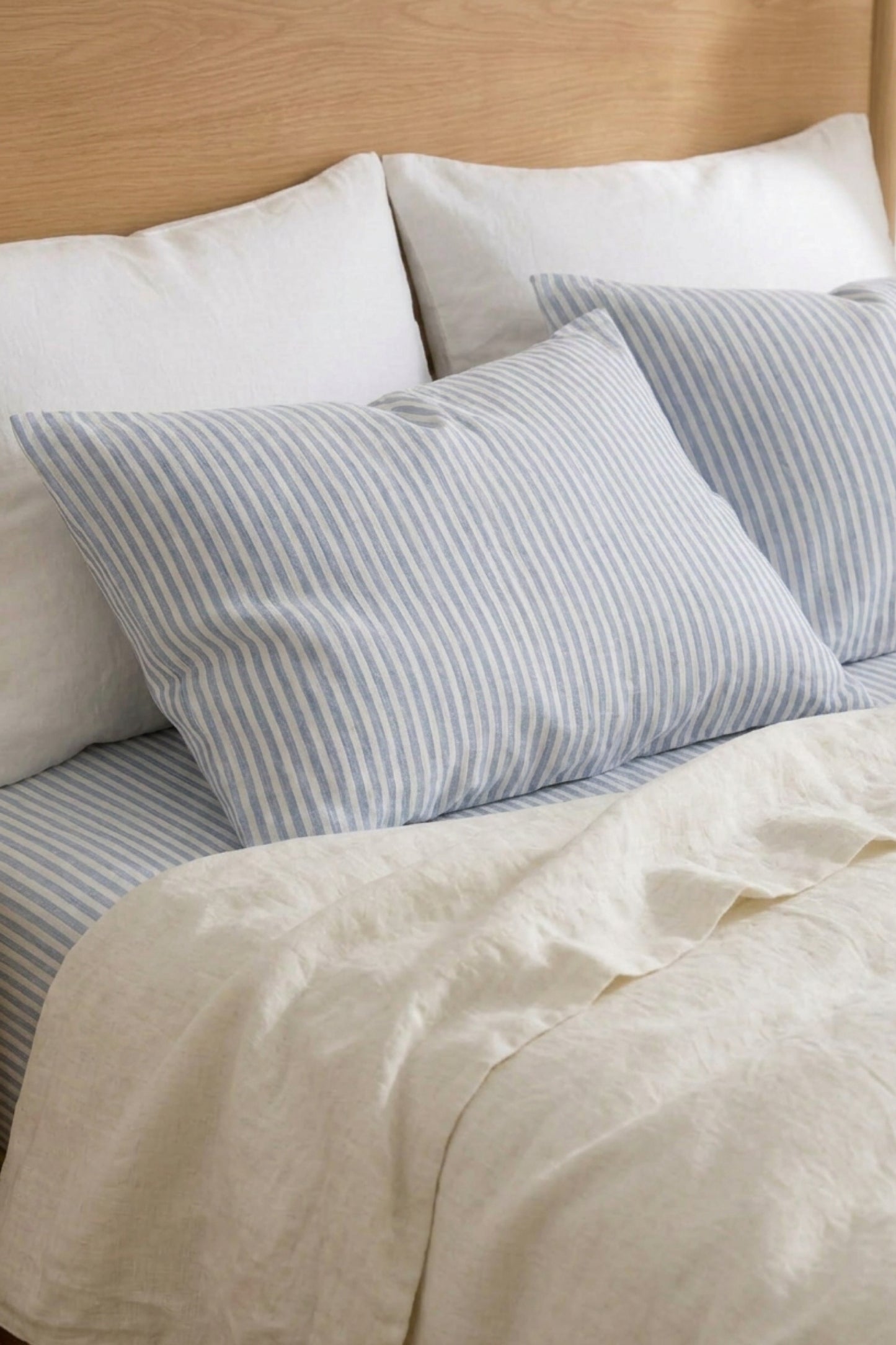 Linen fitted sheet in Blue Striped